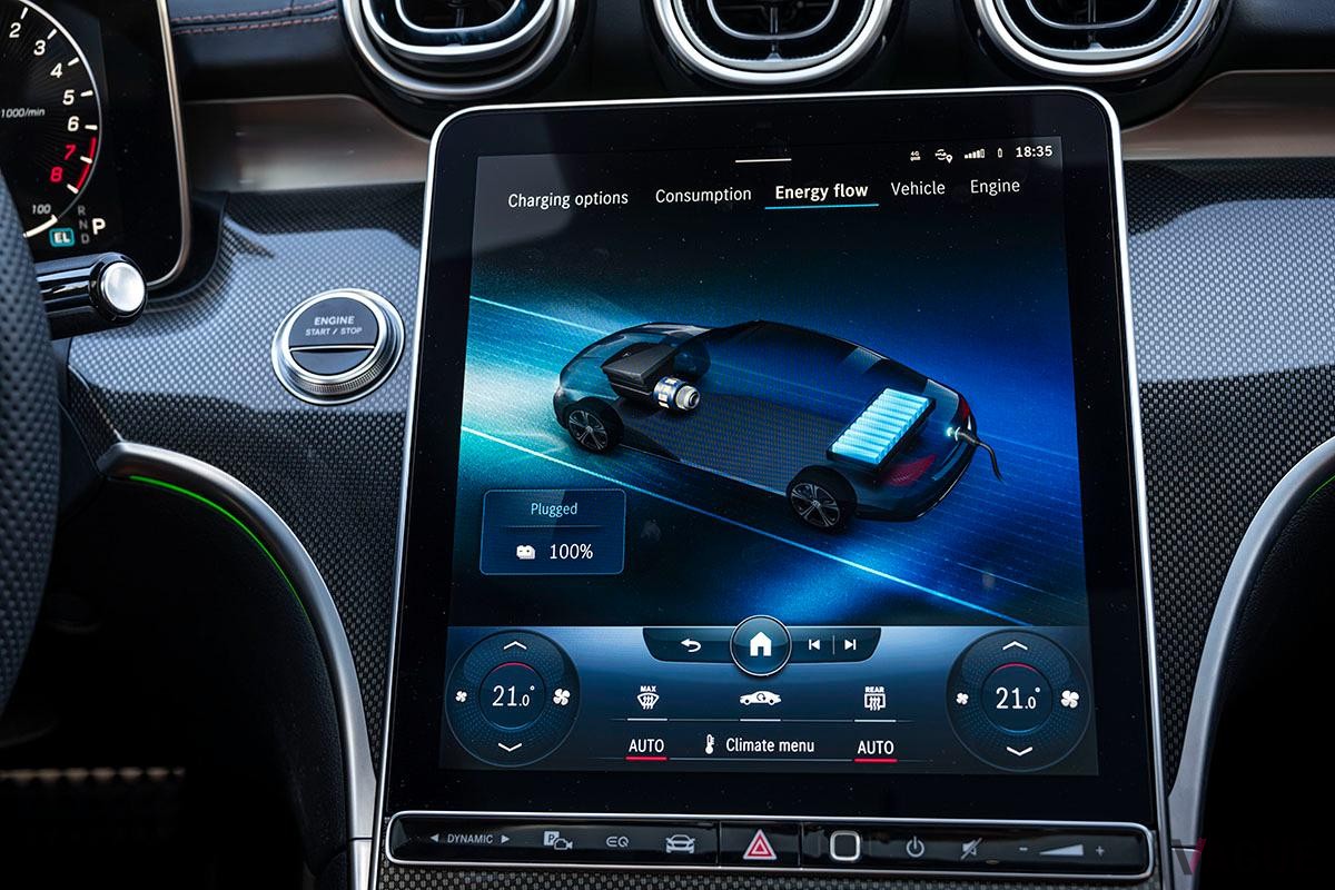 メルセデス・ベンツCクラスに追加されたプラグインハイブリッドモデル「C350eスポーツ」