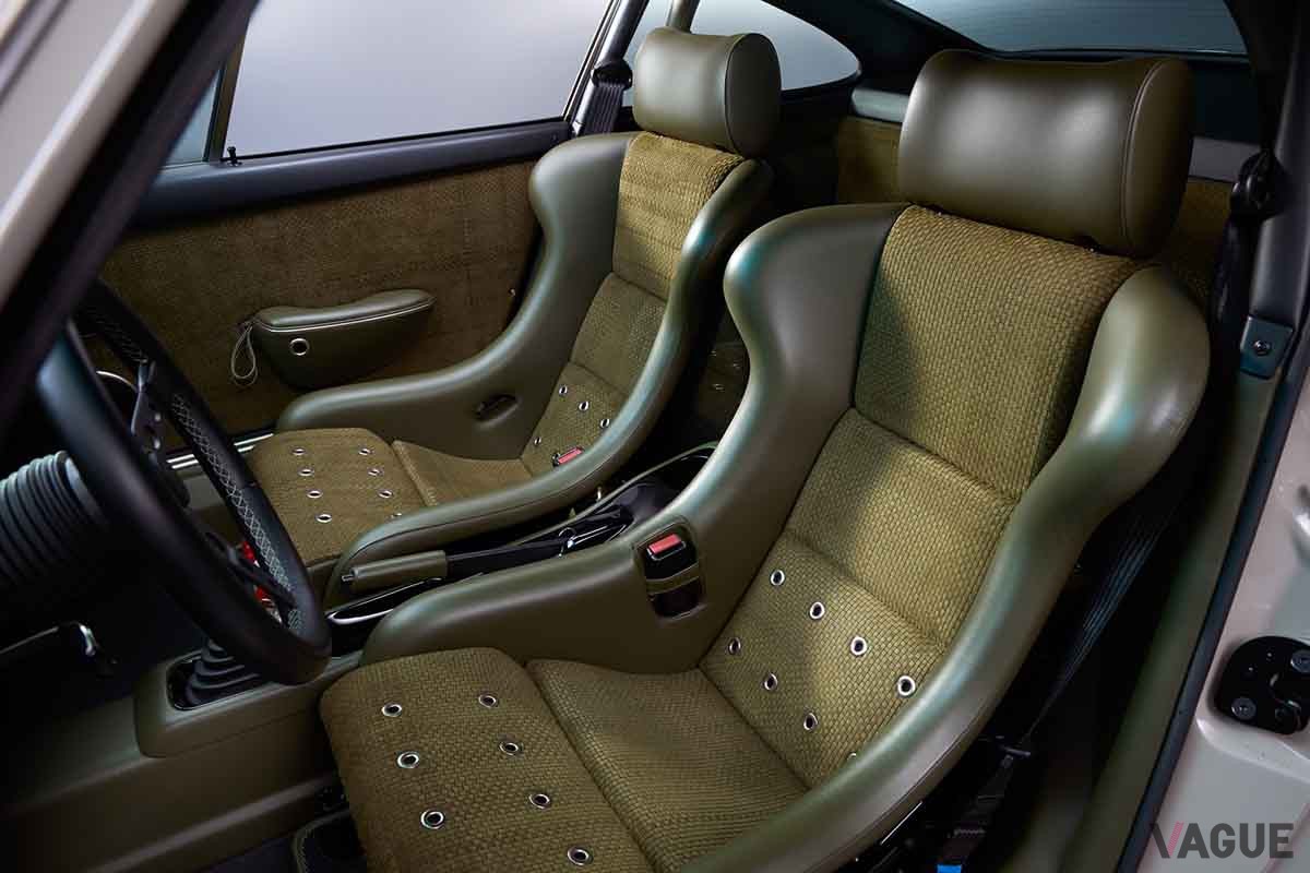 日本初上陸したシンガー「クラシック・スタディー」のインテリア