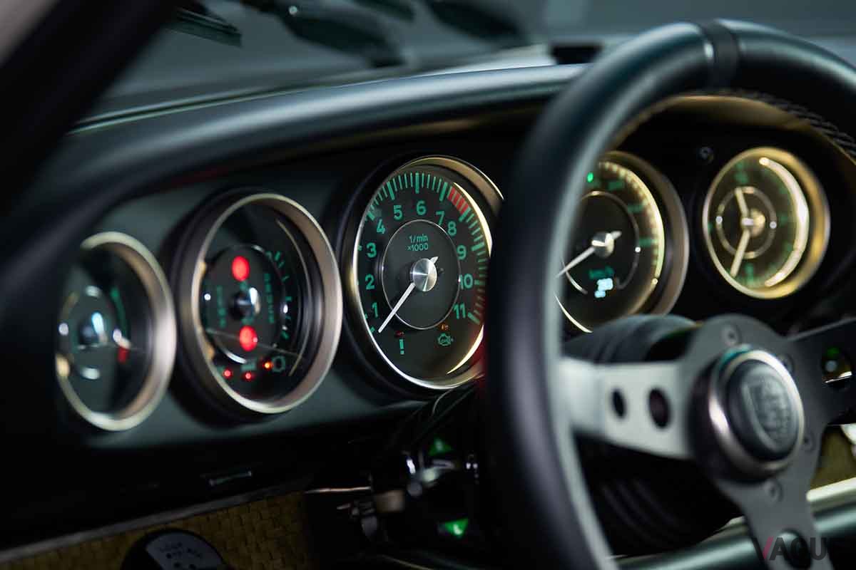 日本初上陸したシンガー「クラシック・スタディー」のインテリア