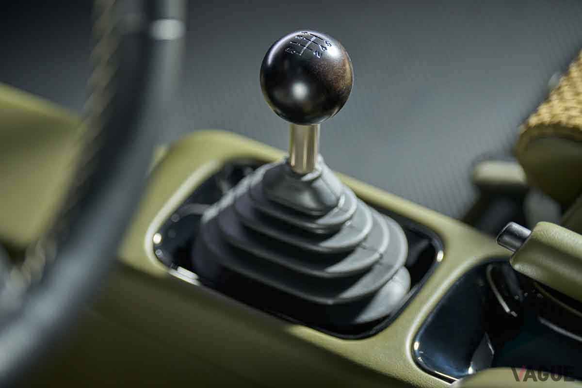 日本初上陸したシンガー「クラシック・スタディー」のインテリア