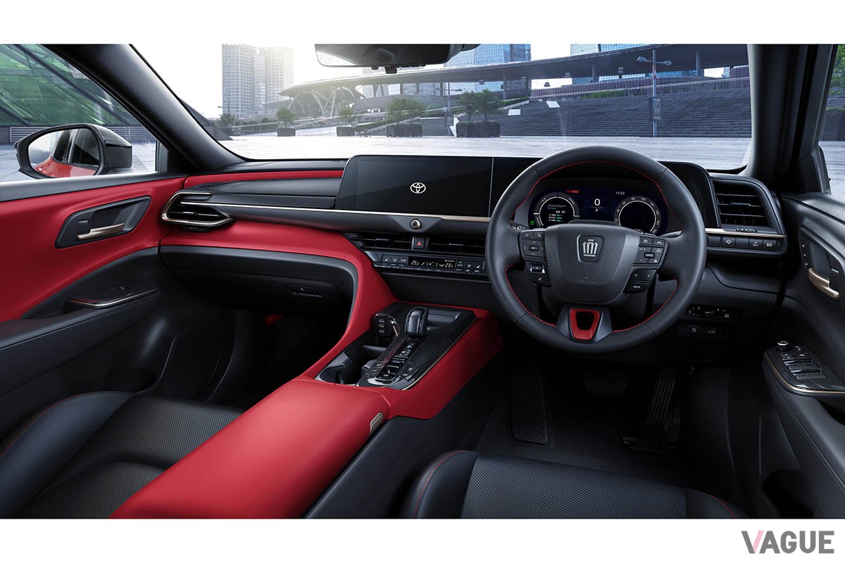 トヨタ新型「クラウン・スポーツ」のPHEV仕様は専用装備が盛りだくさん。特に専用のレッド内装はスポーティで華やか