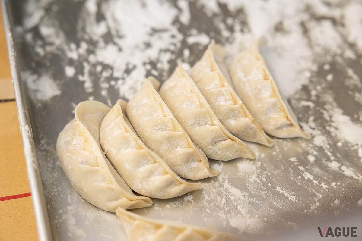餃子は皮も具も手作り。店頭でテイクアウト販売もしている