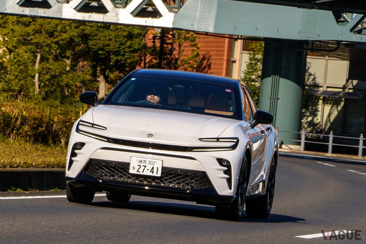 スポーツSUVというコンセプトでありながら、クラウンらしくリアシートの乗り心地も上々のトヨタ新型「クラウン・スポーツ」