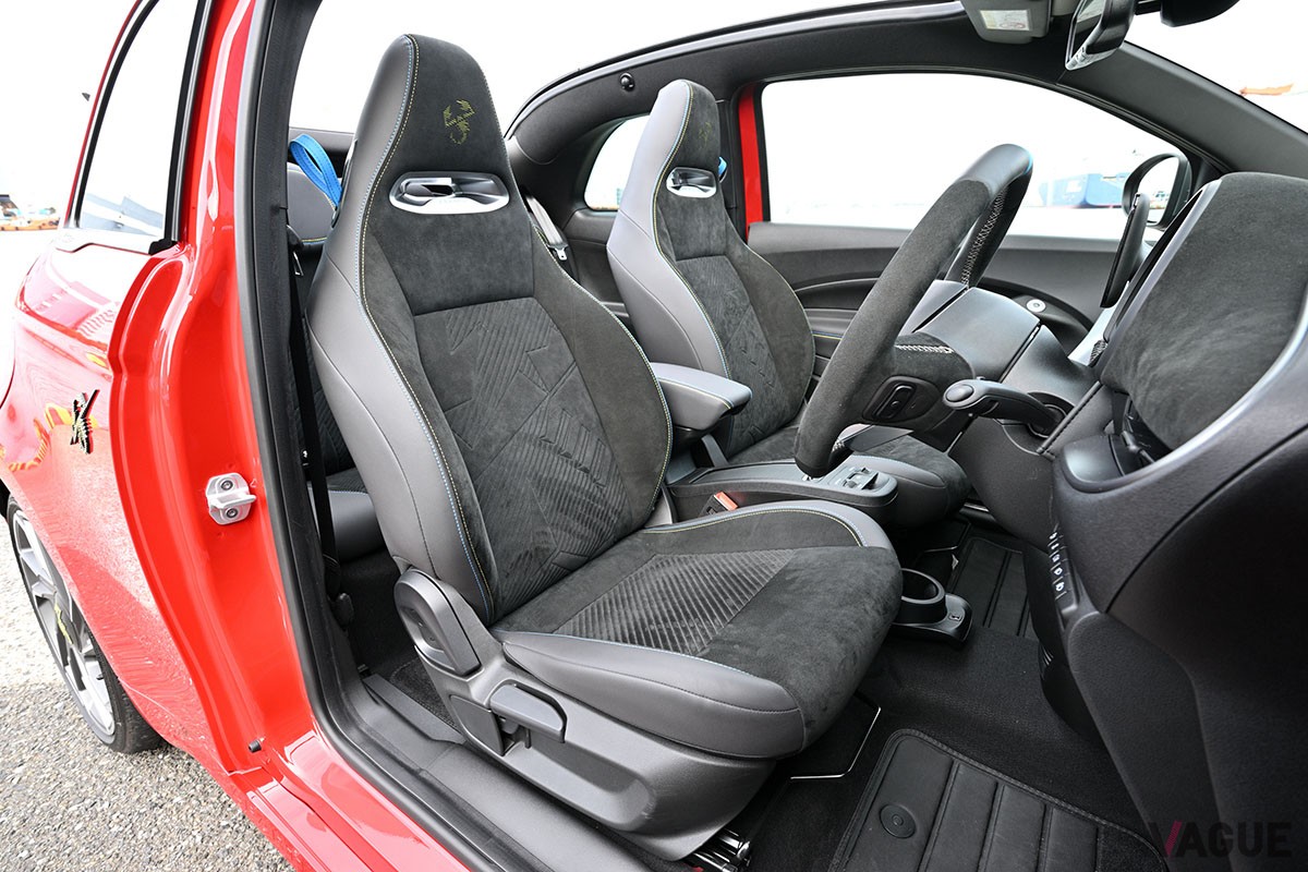 軽自動車よりちょっと大きい程度のコンパクトボディに刺激的なドライビング・エンターテインメントが詰まっているアバルト「500e」