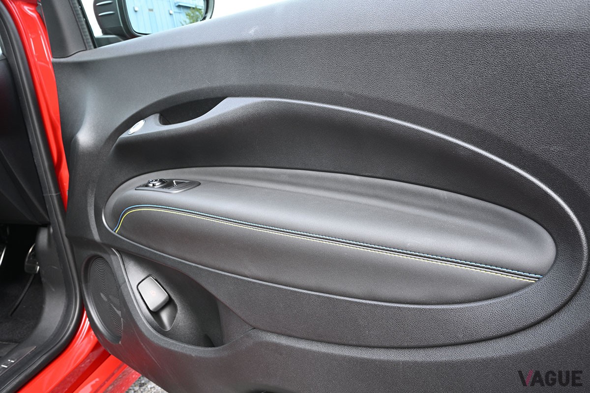 軽自動車よりちょっと大きい程度のコンパクトボディに刺激的なドライビング・エンターテインメントが詰まっているアバルト「500e」