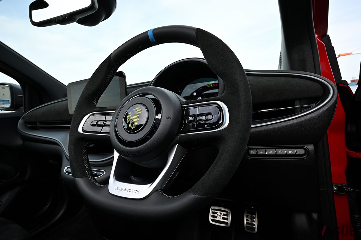 軽自動車よりちょっと大きい程度のコンパクトボディに刺激的なドライビング・エンターテインメントが詰まっているアバルト「500e」