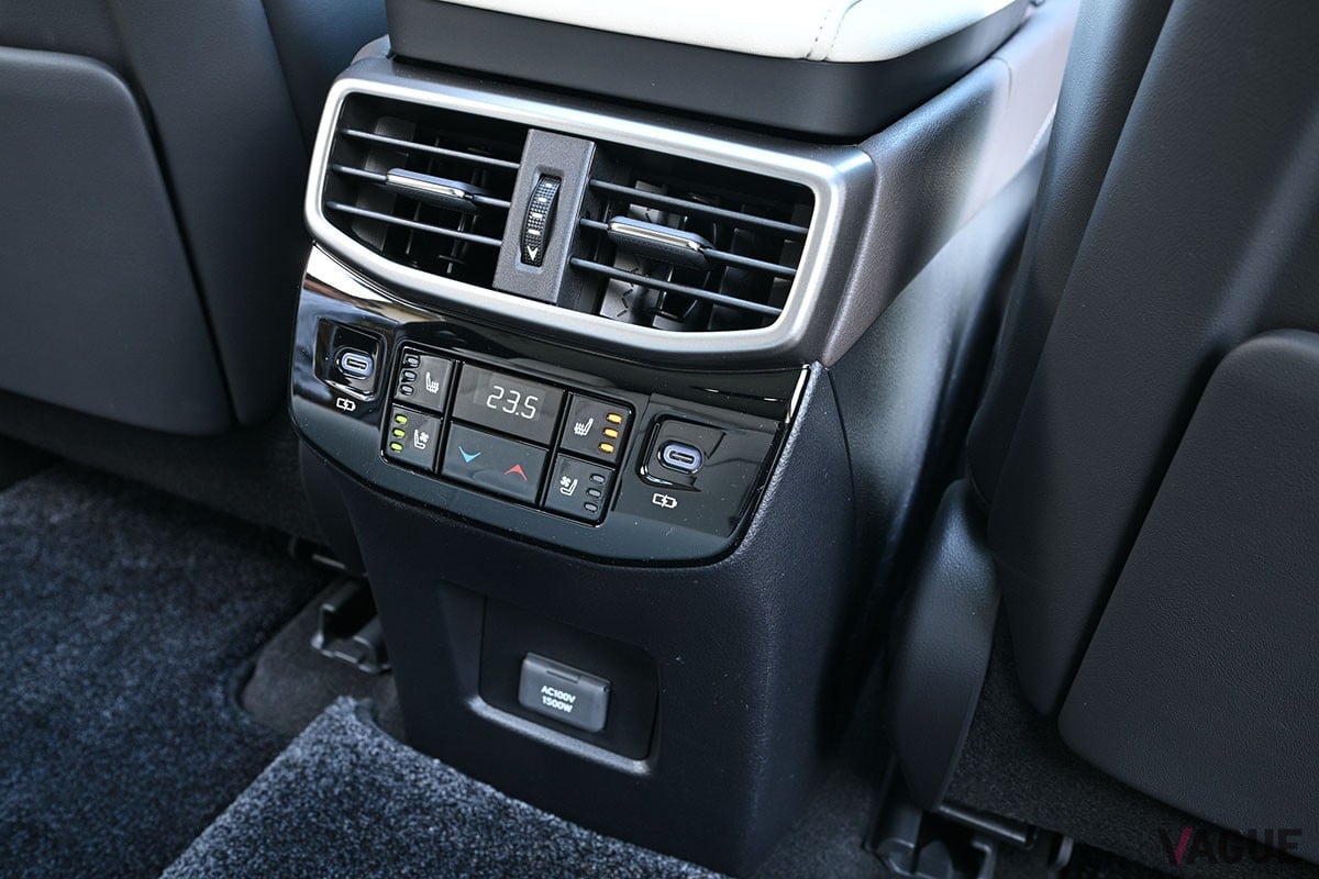 トヨタ車／レクサス車でおなじみのHEVパワートレインを搭載。なめらかな走りと省燃費など多数の美点を併せ持つレクサス「RX350h」