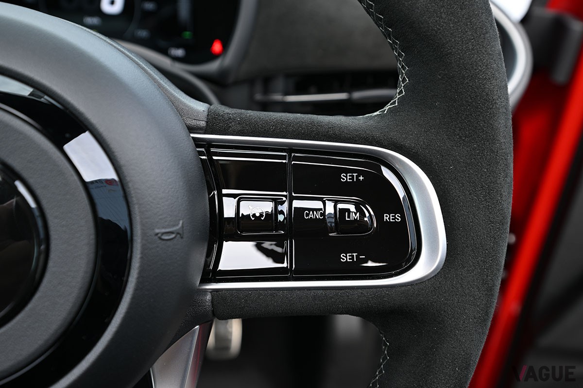 軽自動車よりちょっと大きい程度のコンパクトボディに刺激的なドライビング・エンターテインメントが詰まっているアバルト「500e」