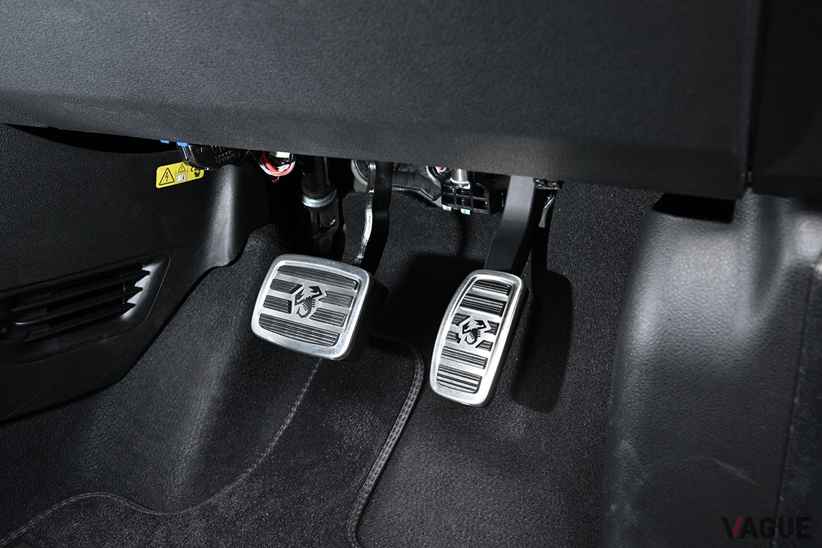 軽自動車よりちょっと大きい程度のコンパクトボディに刺激的なドライビング・エンターテインメントが詰まっているアバルト「500e」