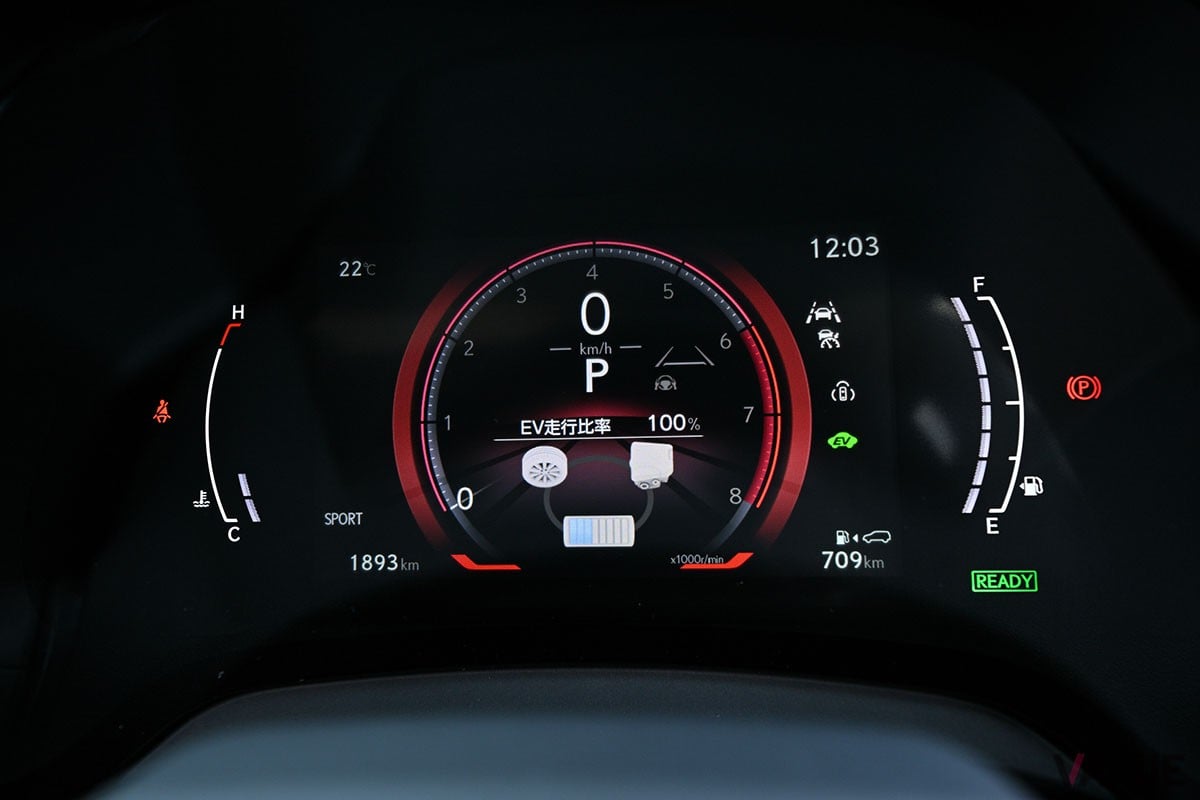 トヨタ車／レクサス車でおなじみのHEVパワートレインを搭載。なめらかな走りと省燃費など多数の美点を併せ持つレクサス「RX350h」