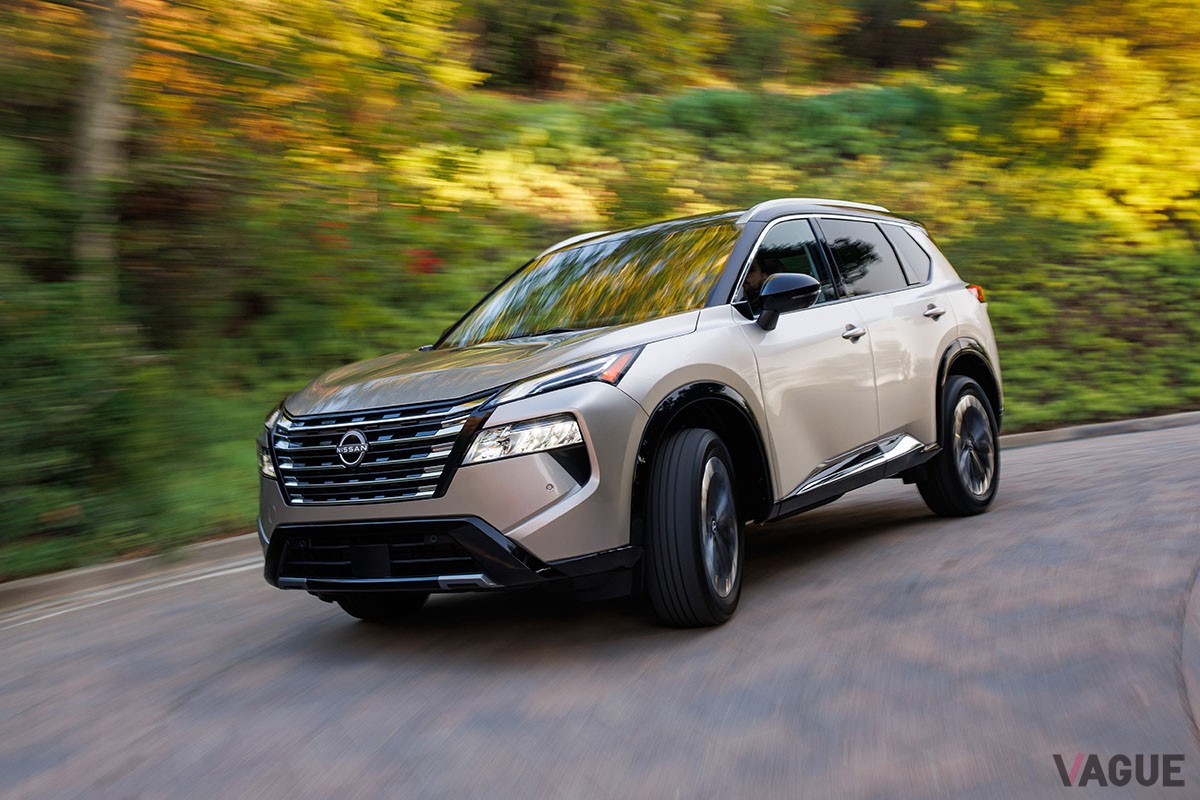 日産「エクストレイル」の北米版というべき「ローグ」が2024年モデルへと進化。なかでもフロントマスクは新時代のデザインへと刷新された
