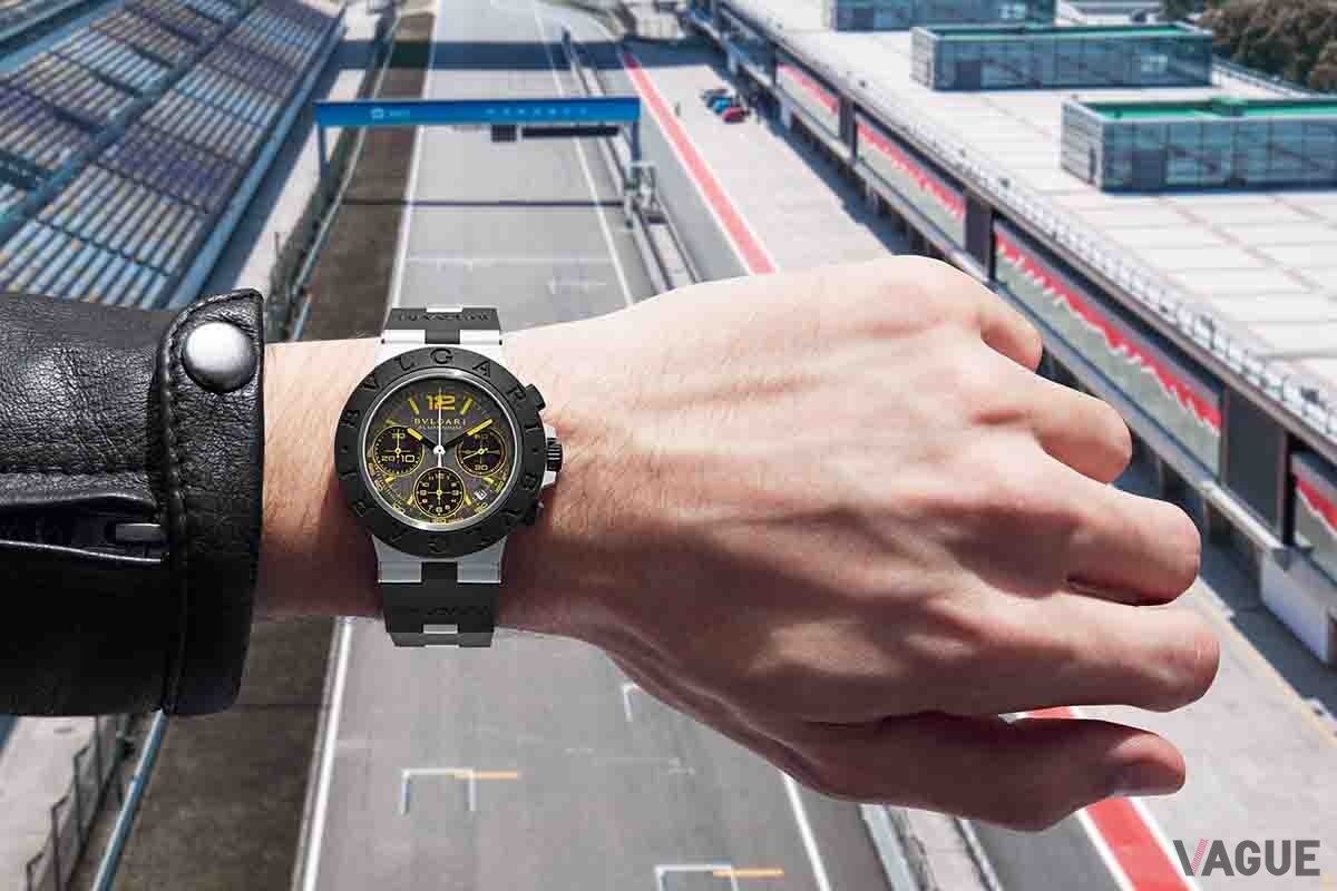 スリリングなレーシングスポーツの世界観をダイヤルに表現