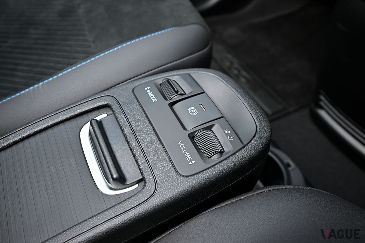 軽自動車よりちょっと大きい程度のコンパクトボディに刺激的なドライビング・エンターテインメントが詰まっているアバルト「500e」