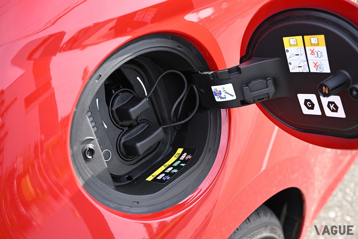 軽自動車よりちょっと大きい程度のコンパクトボディに刺激的なドライビング・エンターテインメントが詰まっているアバルト「500e」