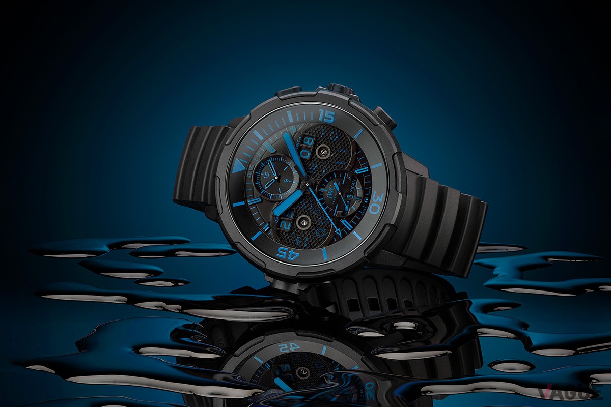 ブルーのスーパールミノヴァをあしらった「IW379406」（838万7500円、消費税込）