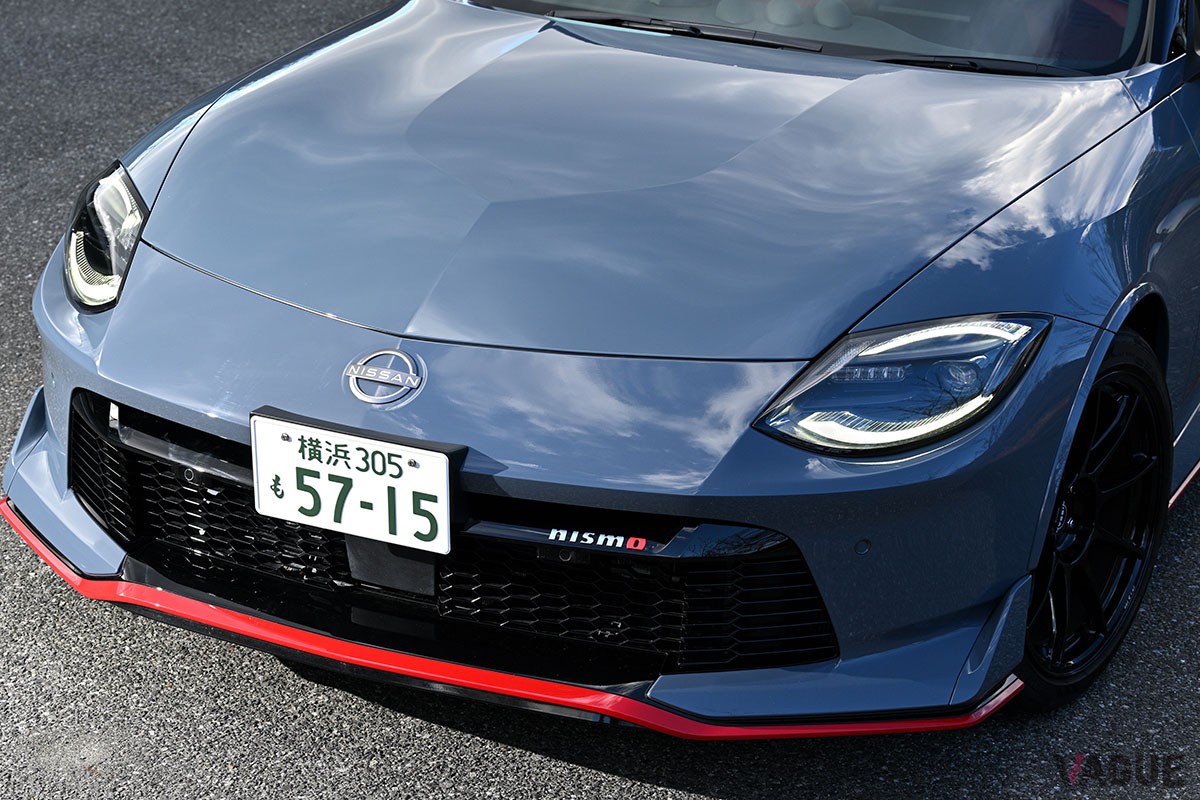 快適性には目をつむり、サーキットで極限の走りを楽しむ際に最も光輝くスポーツカーとしてセッティングされた日産「フェアレディZ NISMO」