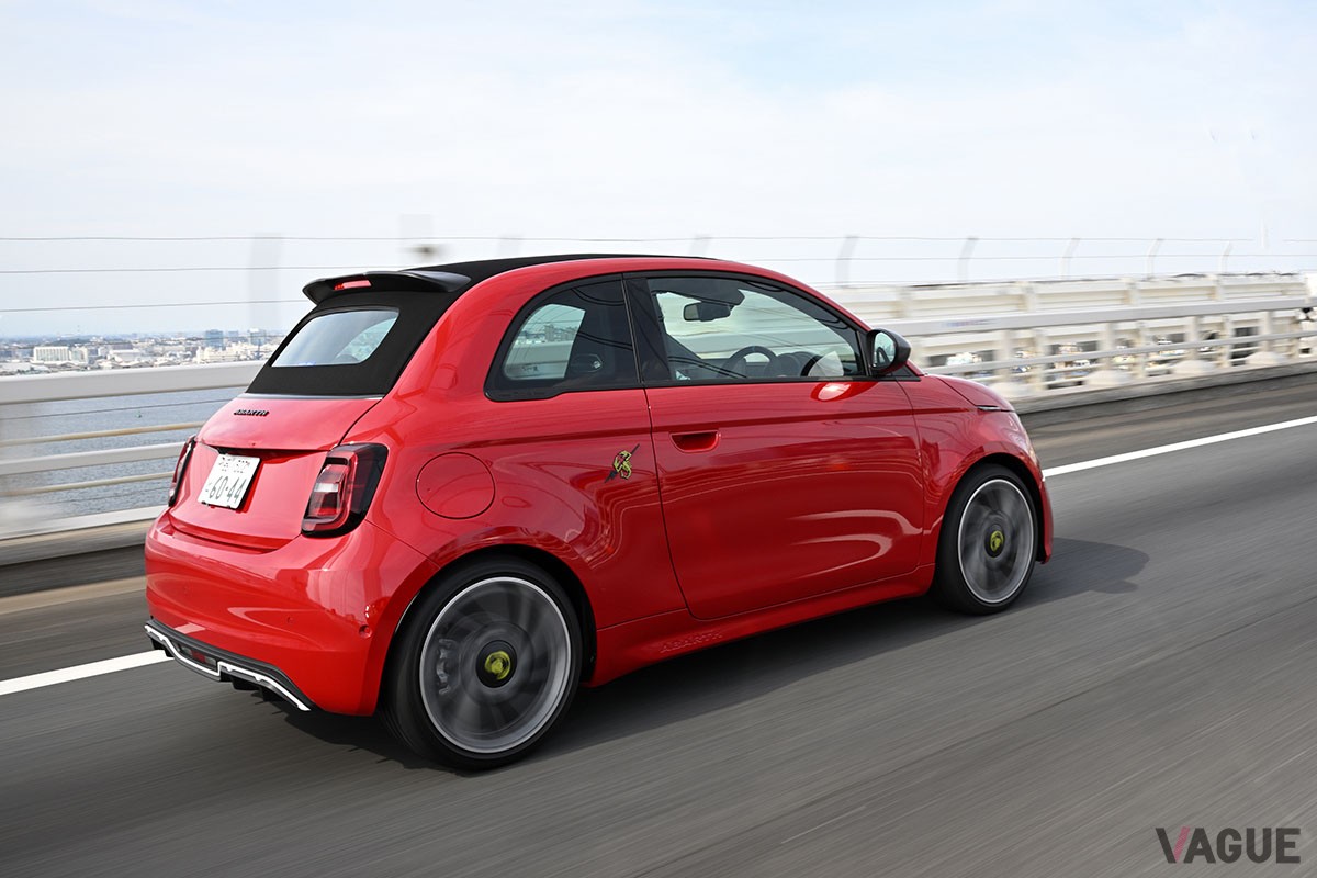 軽自動車よりちょっと大きい程度のコンパクトボディに刺激的なドライビング・エンターテインメントが詰まっているアバルト「500e」