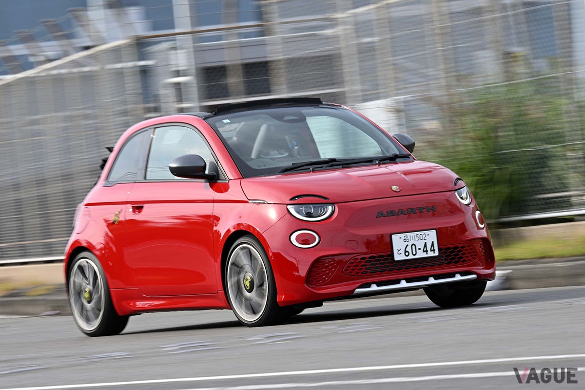 軽自動車よりちょっと大きい程度のコンパクトボディに刺激的なドライビング・エンターテインメントが詰まっているアバルト「500e」