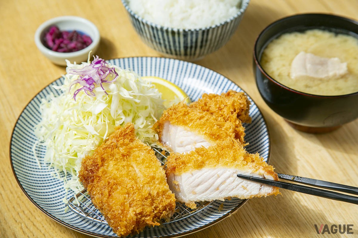 ロースかつランチ定食(170g)1200円。平日11:00〜15:00のみ注文可能