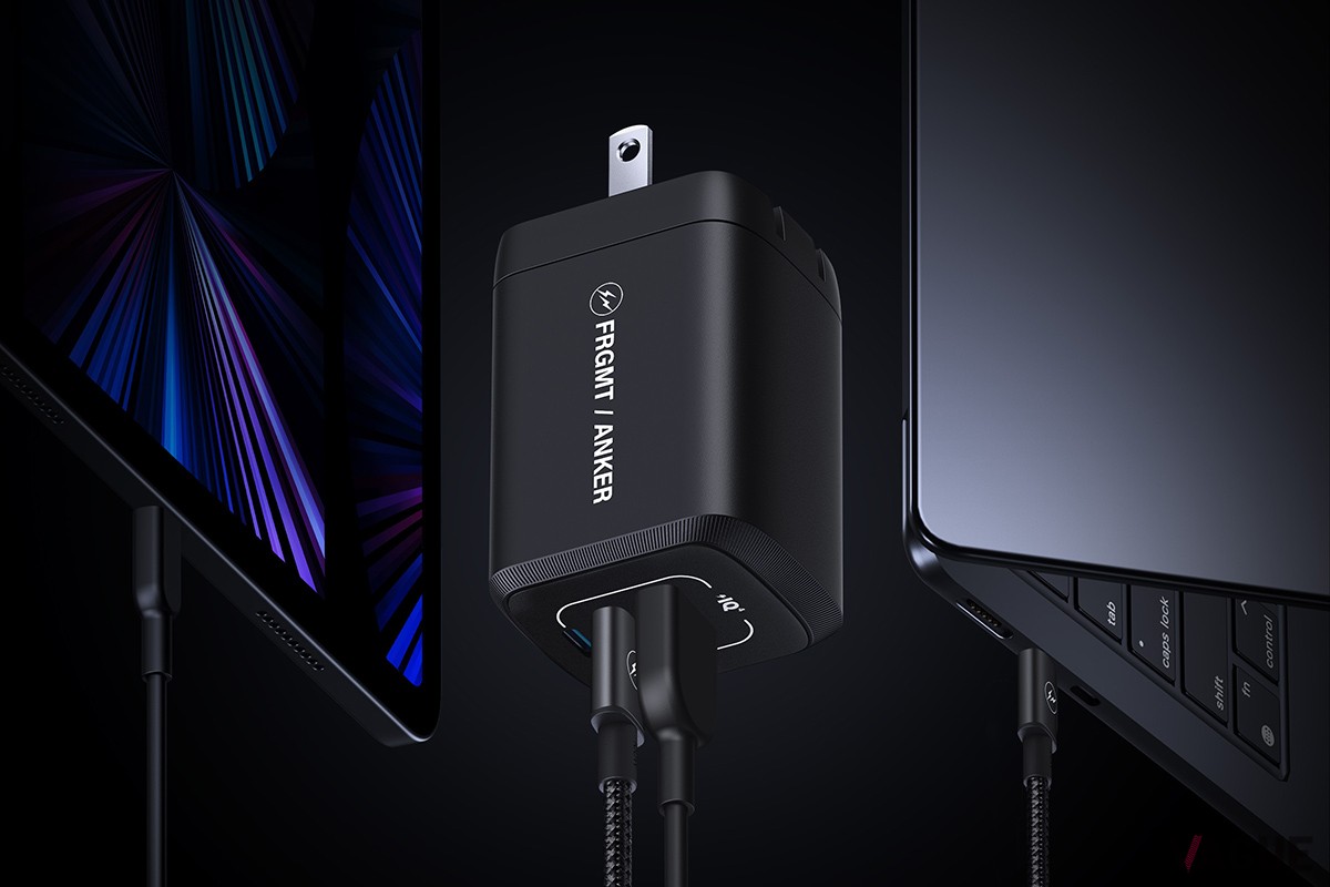 藤原ヒロシ氏も実際に愛用の充電器。コンパクトなボディとスピーディーな充電が氏のクリエイティブをサポートしている