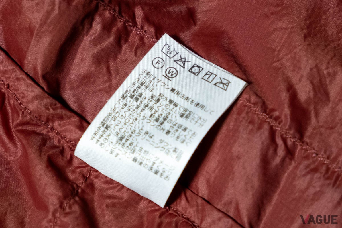 最初にチェックしたい洗濯表示。写真左上の「水の入った桶」のマークがあれば40℃以下での手洗いが可能、上段中央の□の中に○のマークは「低温乾燥機使用可」を表します