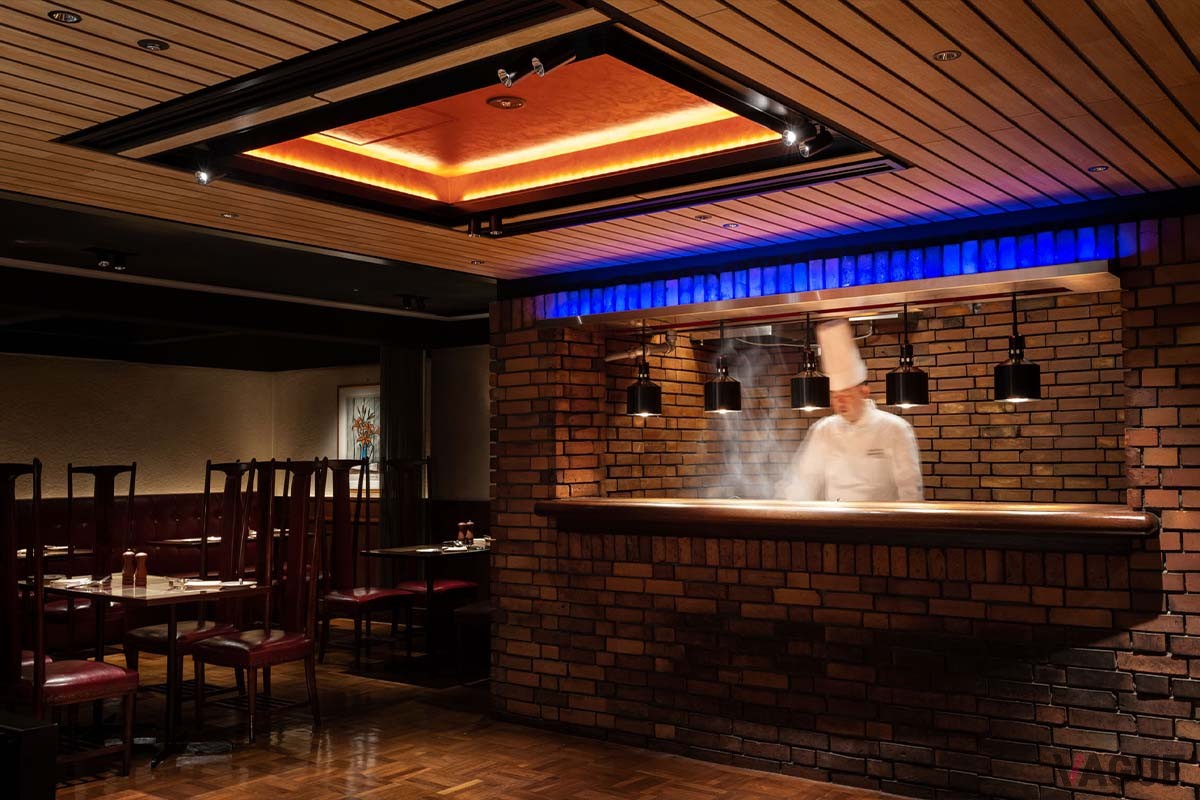 厳選された銘柄牛を熟練したシェフが焼き上げ提供する「リブルーム」