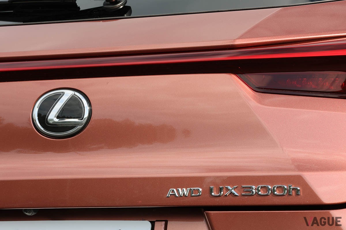パワートレインをハイブリッドとEVに集約したレクサス新型「UX」は、ボディやサスペンションなどの強化もあって走り味が劇的に良化