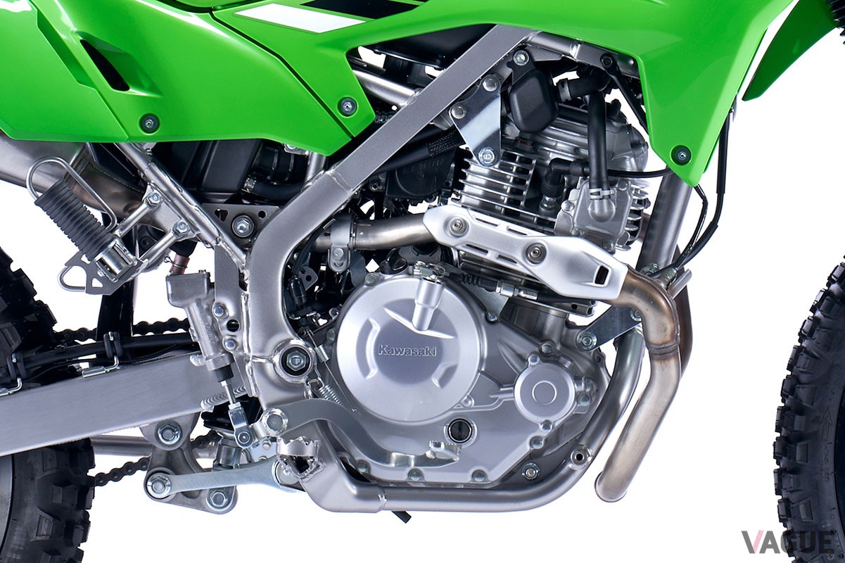 2024年中に日本市場での再販が期待されるカワサキの新型「KLX230」
