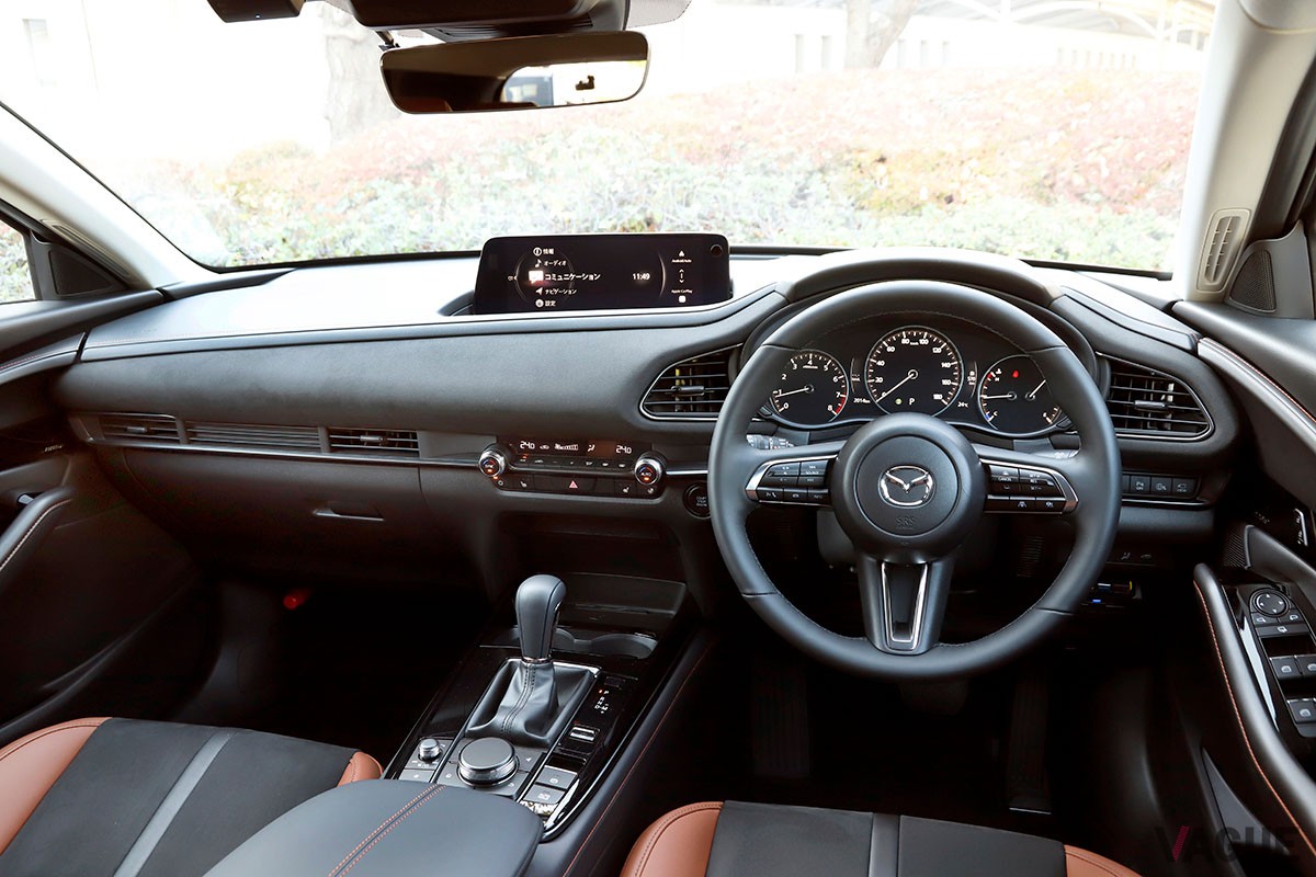 テラコッタ×ブラックのおしゃれ内装が魅力的なマツダ「CX-30レトロスポーツエディション」