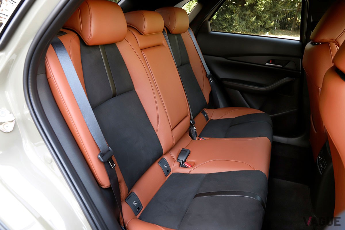 テラコッタ×ブラックのおしゃれ内装が魅力的なマツダ「CX-30レトロスポーツエディション」