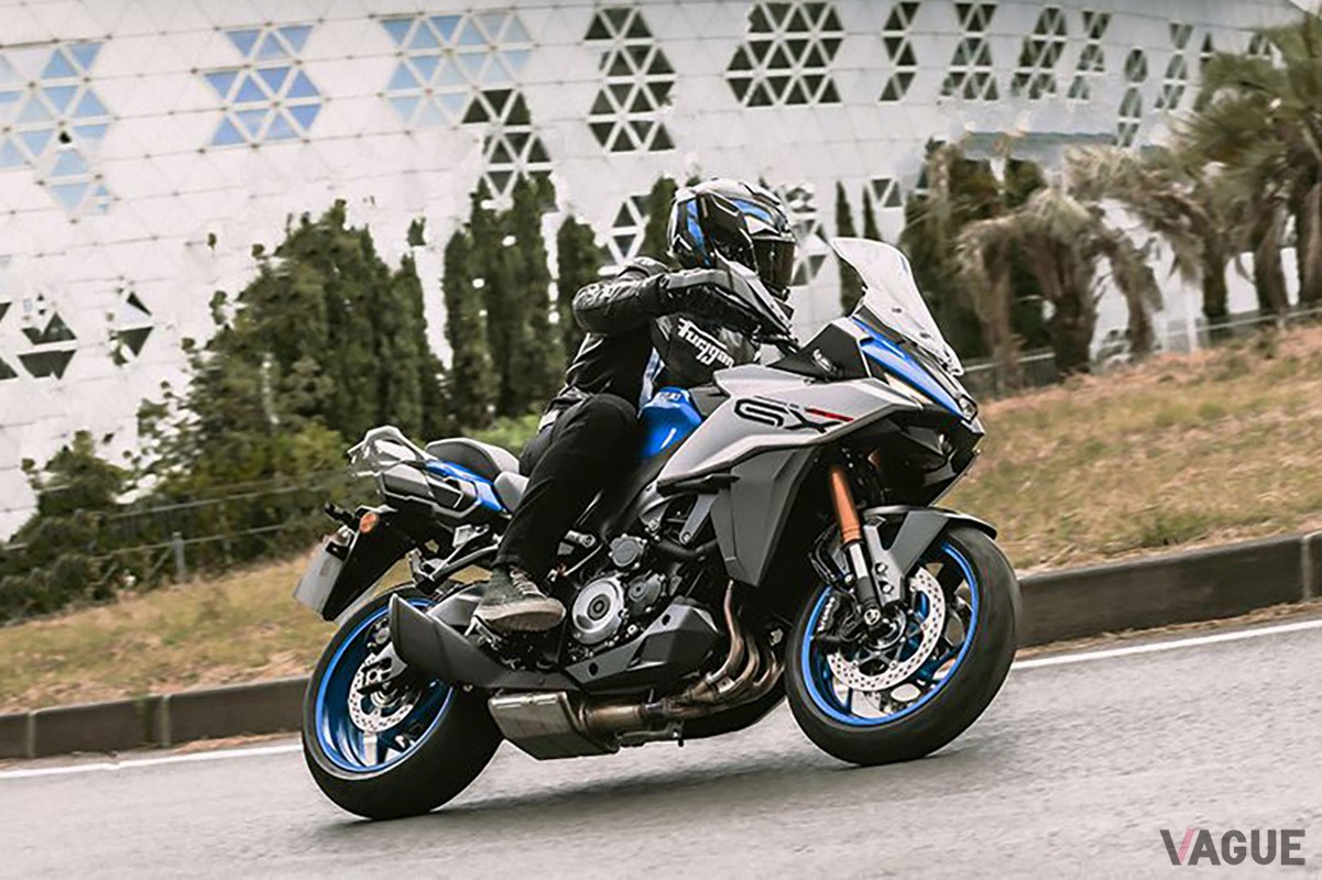 スズキ新型「GSX-S1000GX」は、スポーツツアラーとアドベンチャーを融合させた新発想のクロスオーバーバイク
