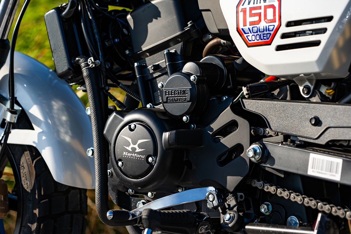 国産ミニバイクに匹敵するコンパクトな車体に150ccエンジンを搭載。高速道路も走れるハートフォード「ミニエリート 150」
