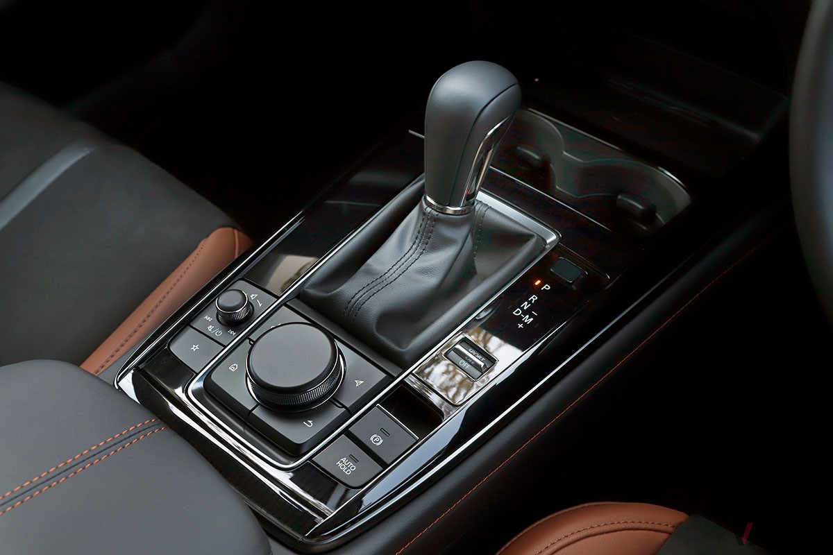 テラコッタ×ブラックのおしゃれ内装が魅力的なマツダ「CX-30レトロスポーツエディション」