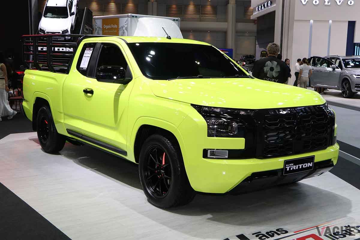 タイ・バンコクの自動車ショー「モーターエキスポ2023」で展示された三菱新型「トライトン」