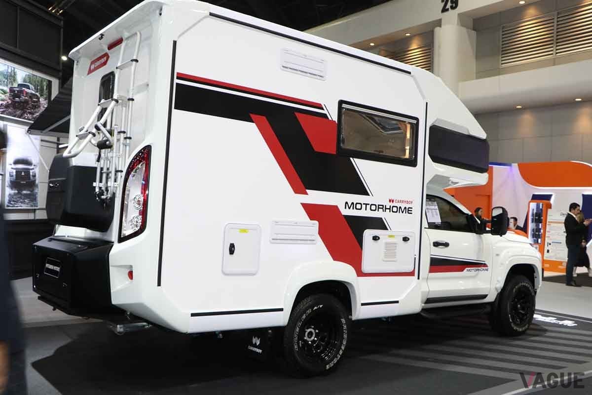 タイ・バンコクの自動車ショー「モーターエキスポ2023」で展示された三菱新型「トライトン」のキャンピングカー仕様