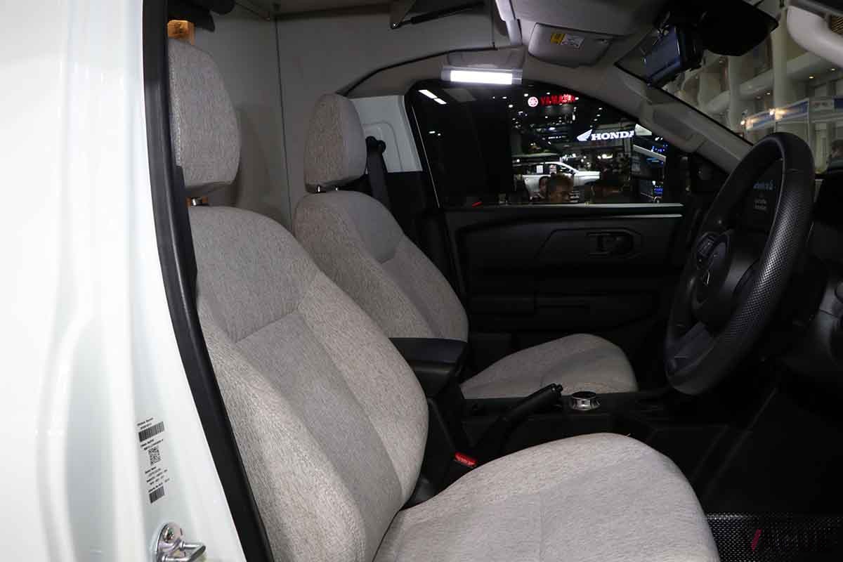 タイ・バンコクの自動車ショー「モーターエキスポ2023」で展示された三菱新型「トライトン」のキャンピングカー仕様