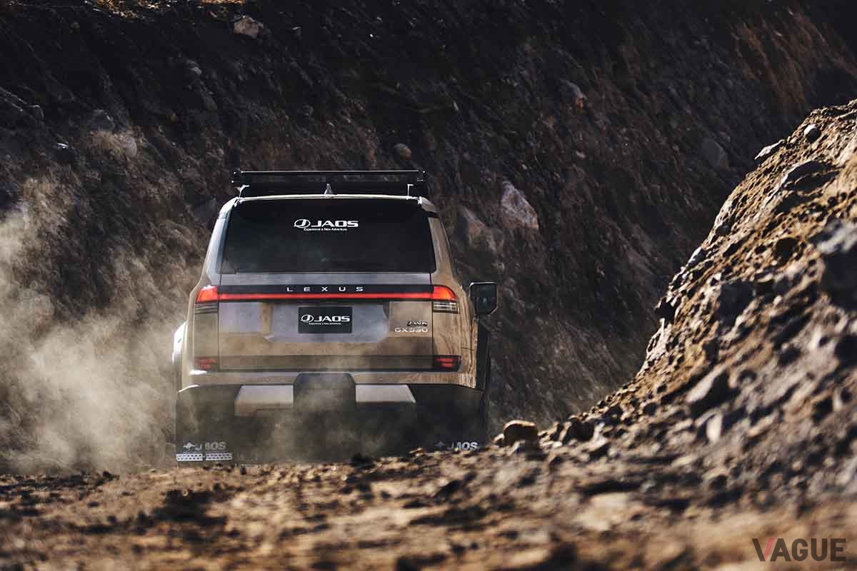 東京オートサロン2024 JAOSブースに展示されたレクサス新型「GX」のカスタムモデル、「GX550 "OVERTRAIL" JAOS ver.」