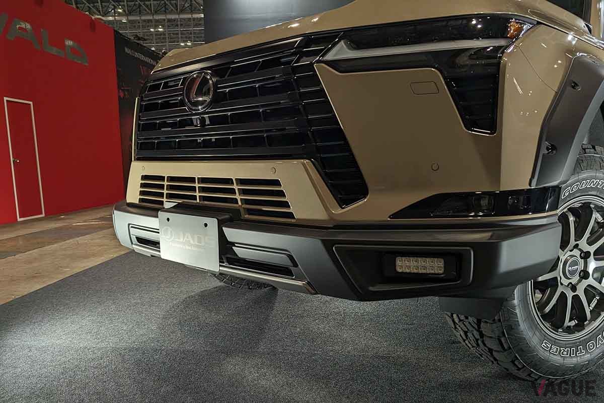 東京オートサロン2024 JAOSブースに展示されたレクサス新型「GX」のカスタムモデル、「GX550 "OVERTRAIL" JAOS ver.」