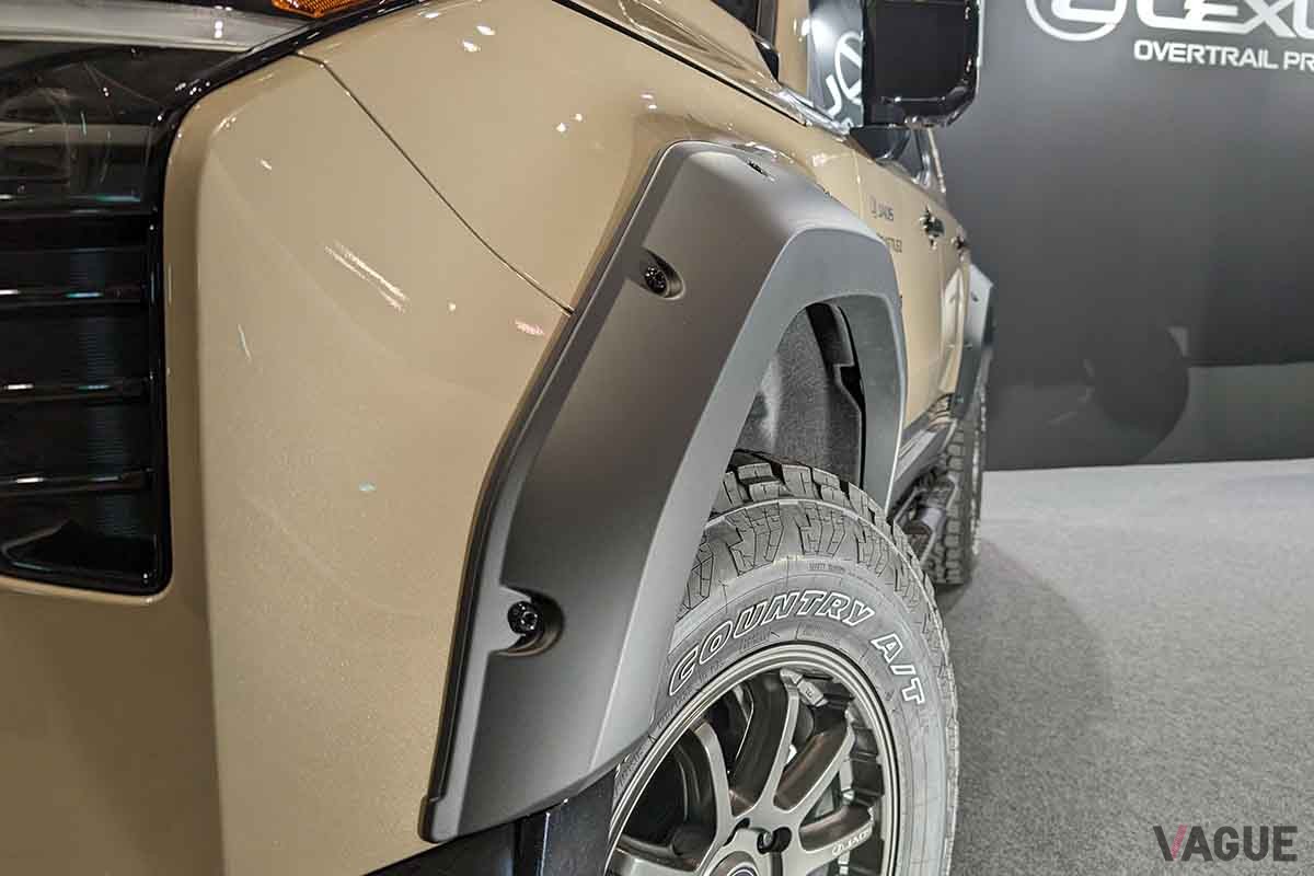 東京オートサロン2024 JAOSブースに展示されたレクサス新型「GX」のカスタムモデル、「GX550 "OVERTRAIL" JAOS ver.」