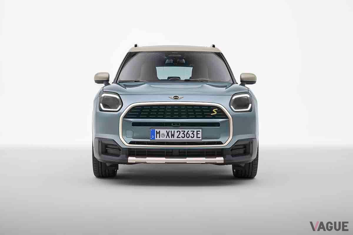 2023年外国メーカー車モデル別新車登録台数ランキングで1位になったのは「BMW ミニ」。写真は2023年11月に新たに日本に上陸した新型「ミニ・カントリーマン」