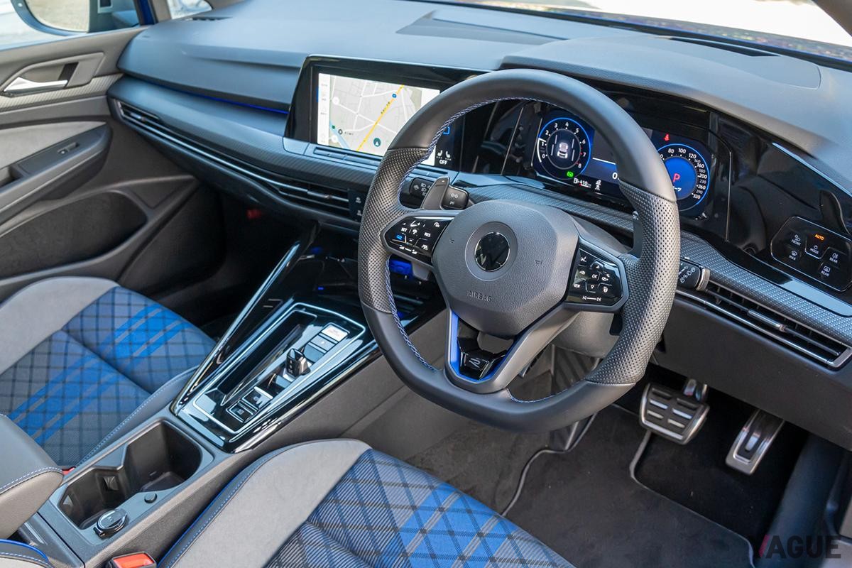 VW「ゴルフR」のインテリア