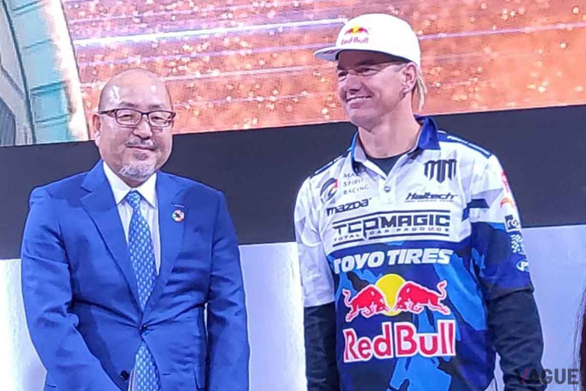 東京オートサロン2024 トーヨータイヤ清水隆史社長とマッド・マイク選手