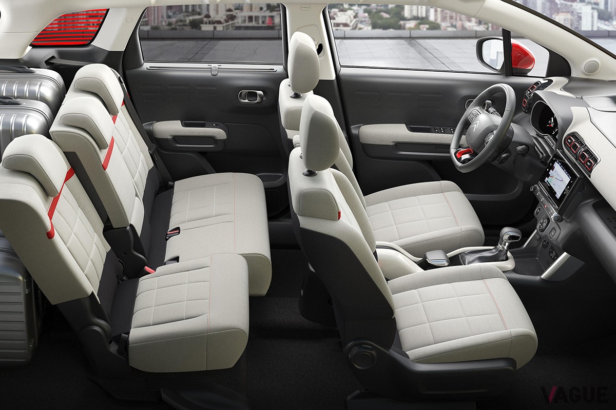 2019年に日本に上陸した、マイナーチェンジ前のシトロエン「C3エアクロスSUV」のインテリア