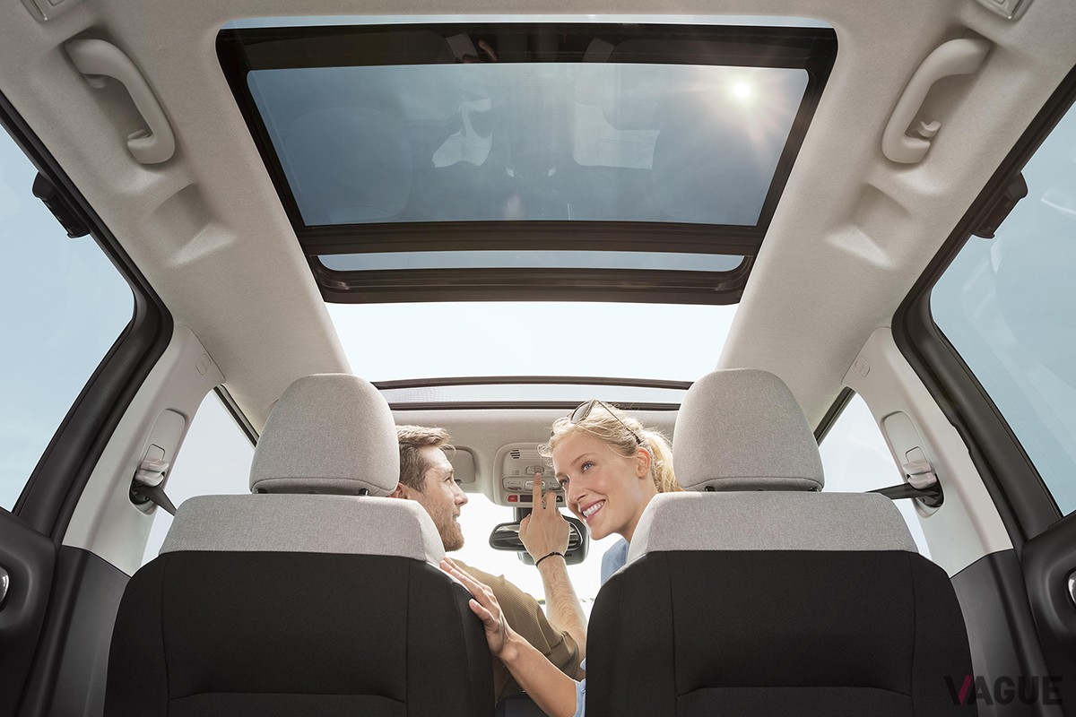 2019年に日本に上陸した、マイナーチェンジ前のシトロエン「C3エアクロスSUV」のインテリア