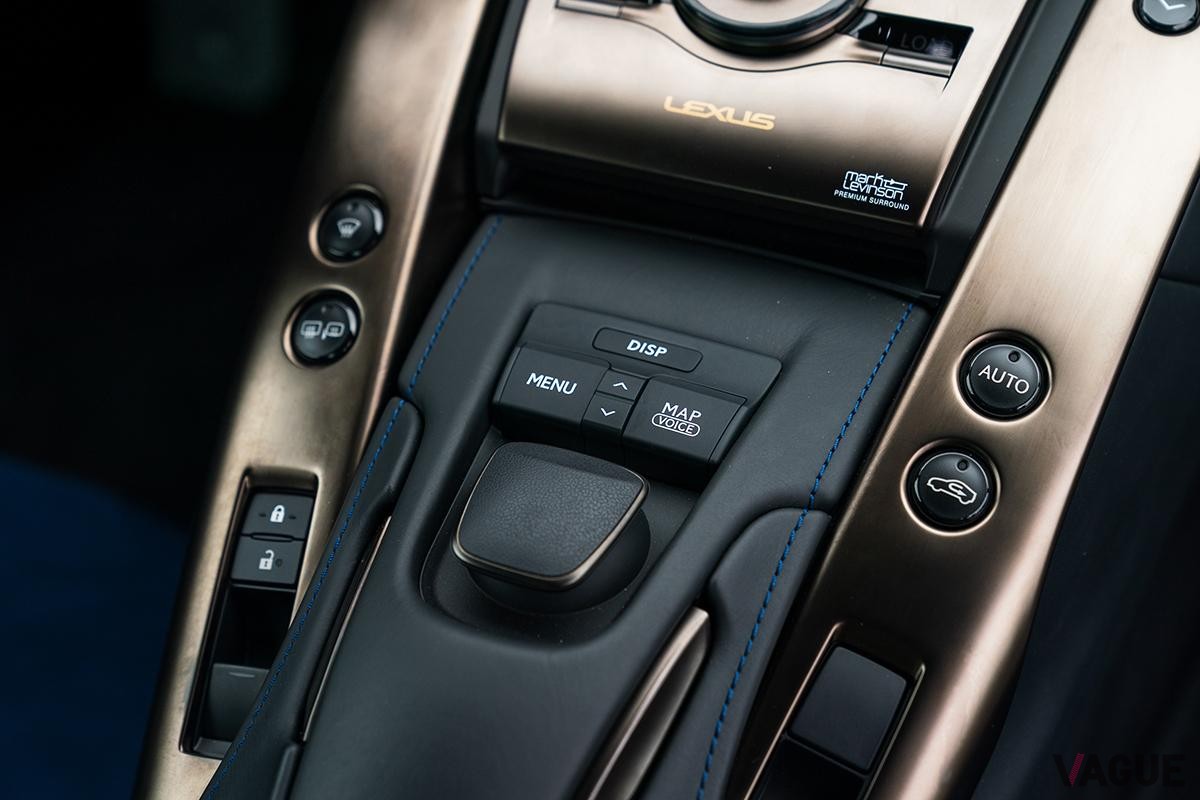 オークションに登場した2012年製のレクサス「LFA」のインテリア(C)2023 Courtesy of RM Sotheby's