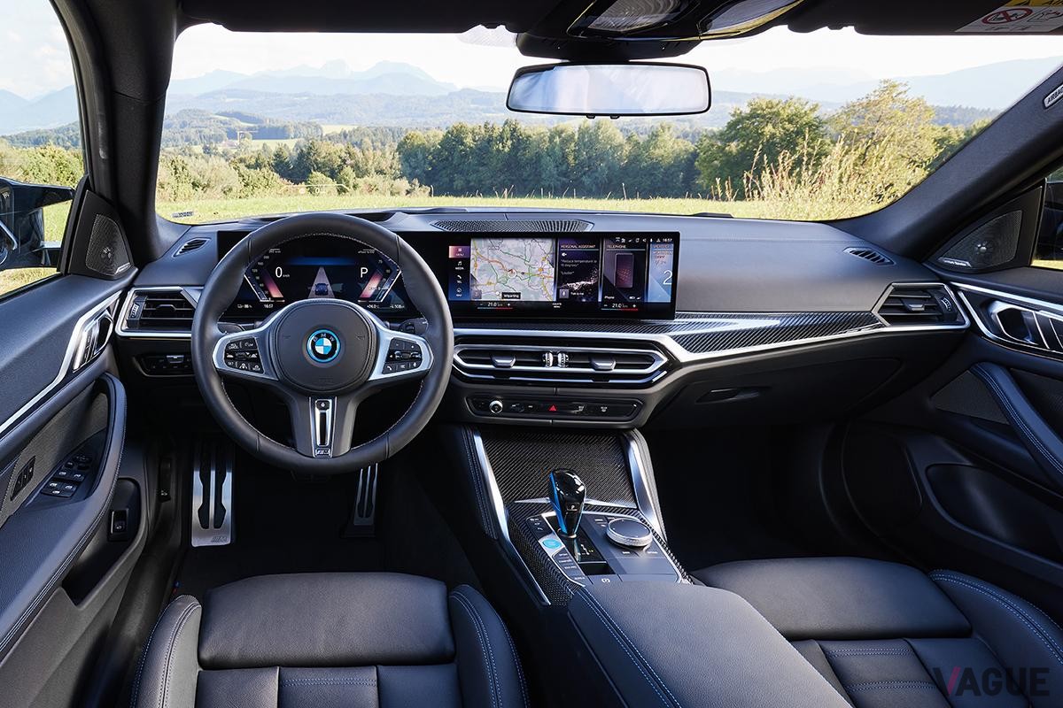 2023年、BMW Mモデルのベストセラーカーとなった「i4 M50」のインテリア