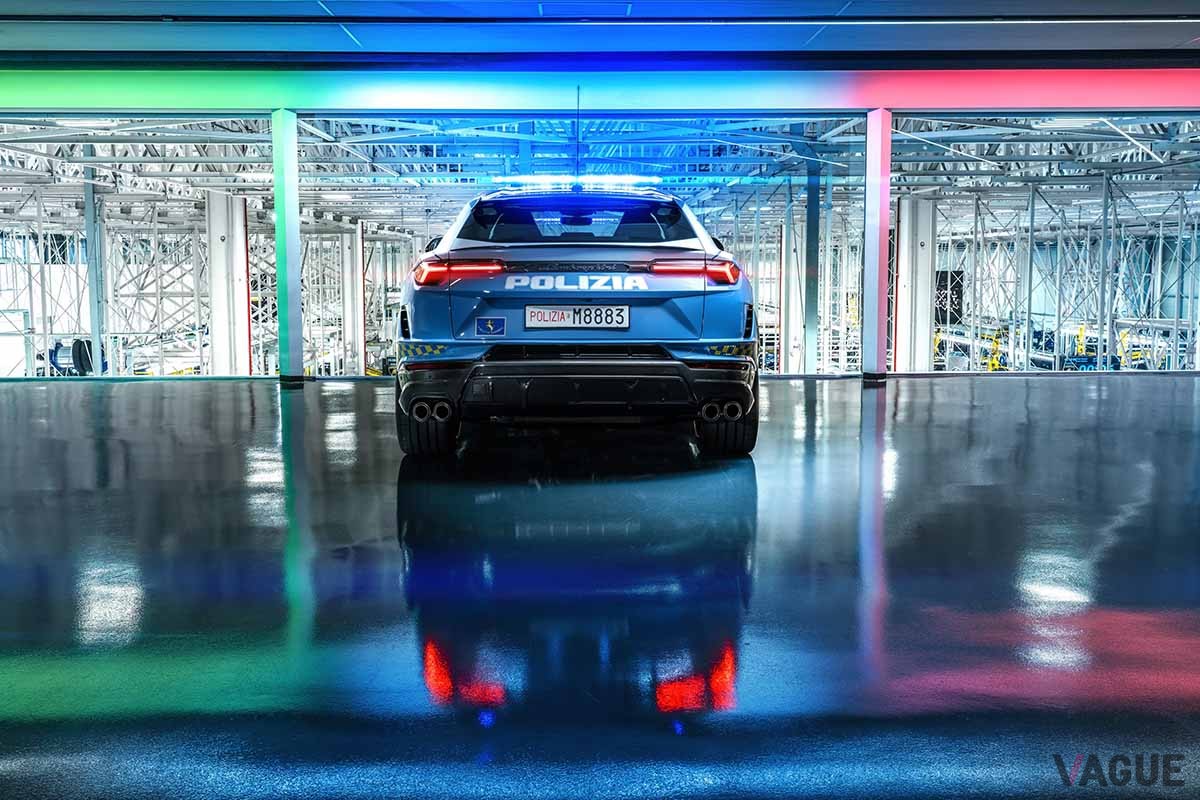 イタリア警察に提供されたランボルギーニのSUV「ウルス・ペルフォルマンテ」