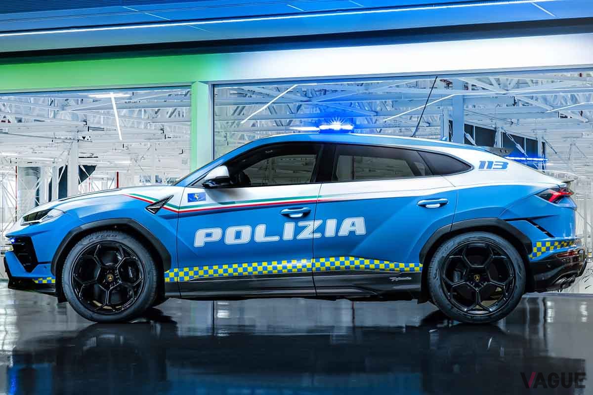 イタリア警察に提供されたランボルギーニのSUV「ウルス・ペルフォルマンテ」
