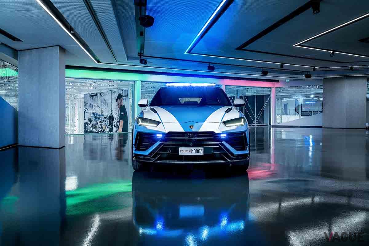 イタリア警察に提供されたランボルギーニのSUV「ウルス・ペルフォルマンテ」