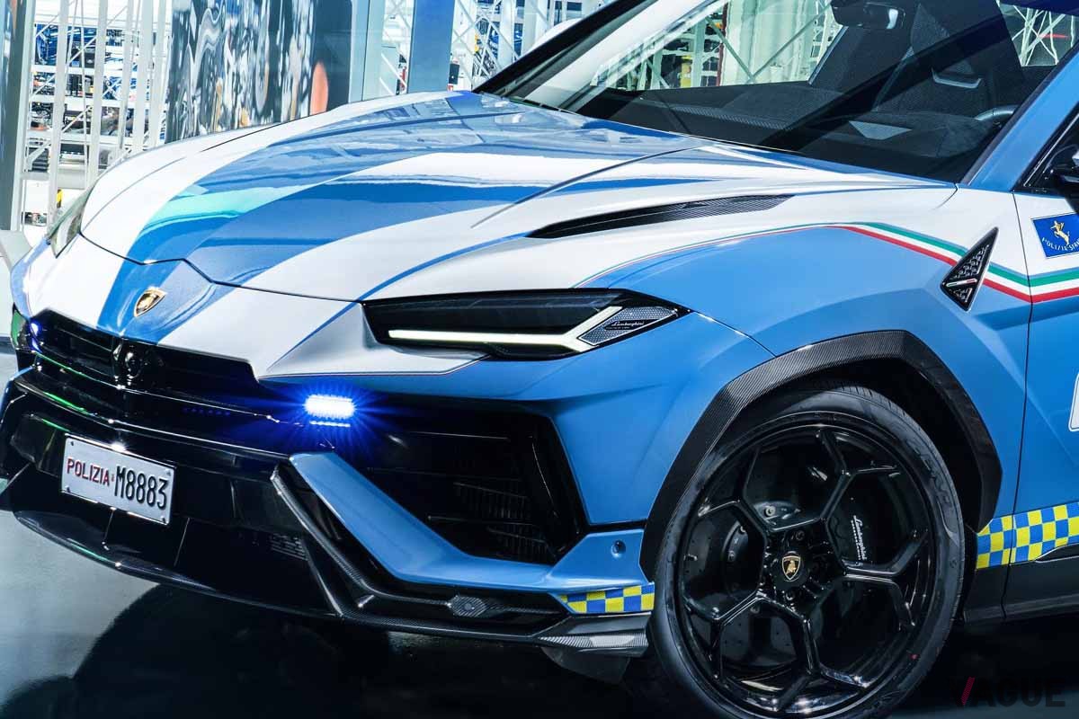 イタリア警察に提供されたランボルギーニのSUV「ウルス・ペルフォルマンテ」
